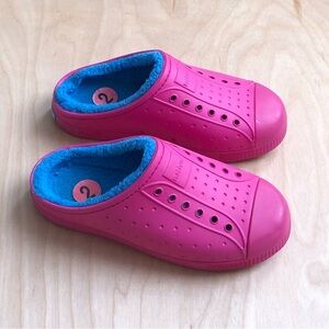 Native Bright Pink Blue Lined Clogs Girls Sz 2